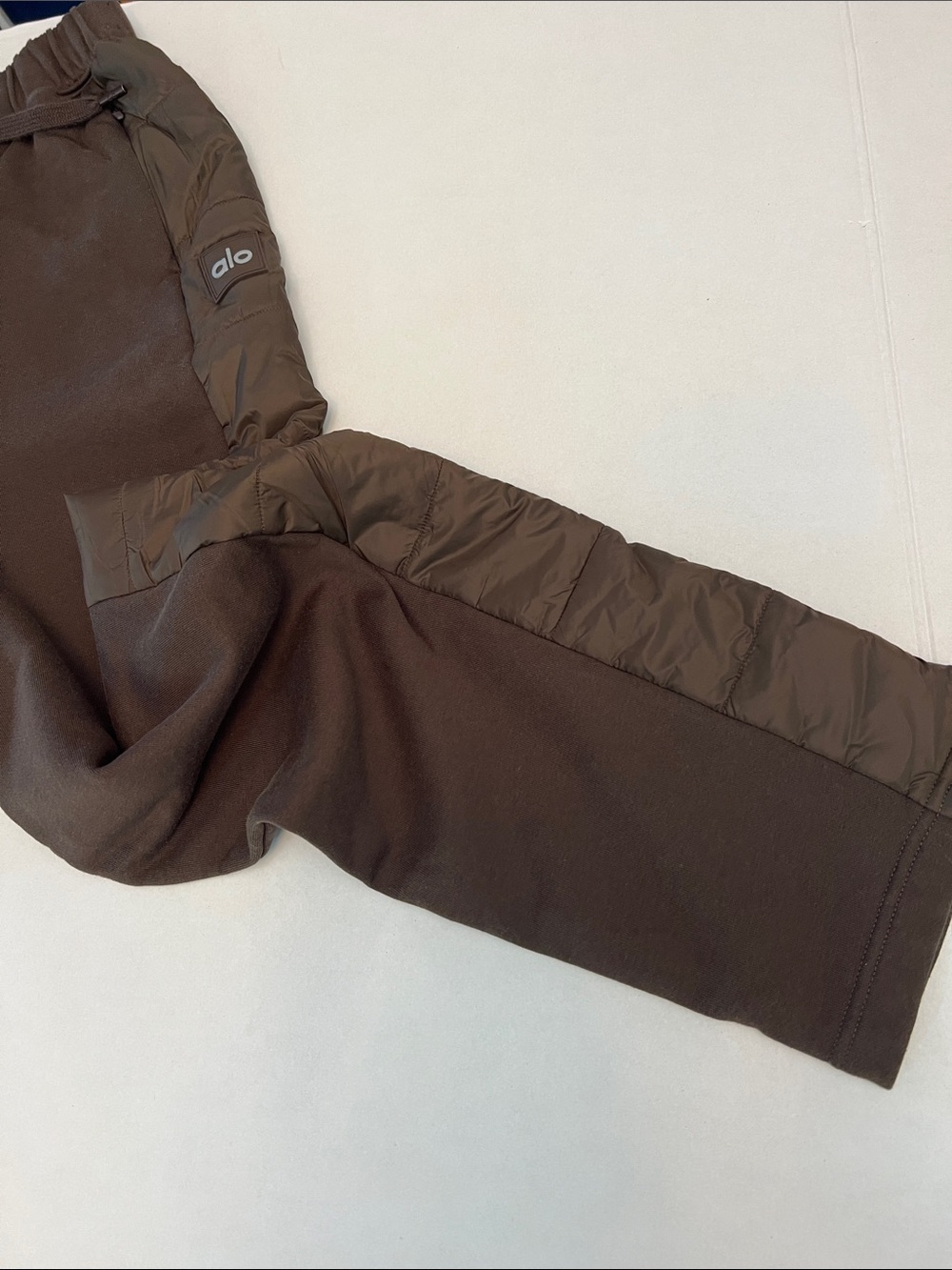ALO YOGA ESPRESSO BROWN SWEATPANTS JOGGERS PUFFER SIDE PANEL SIZE XS - Picture 10 of 10